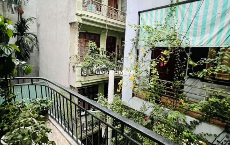 Nhà ngõ phố Thái Hà, ngõ xe ba gác, căn góc - siêu thoáng, 31m2, MT5m, 8.25tỷ